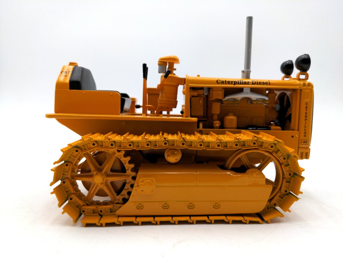 SpecCast 2003 1:16 Scale D2 CAT Track-Type Tractor NIB