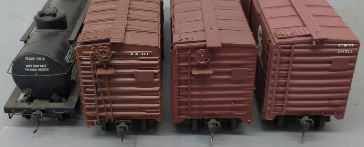 O Scale 2 Rail Assorted Custom Freight Cars [4]