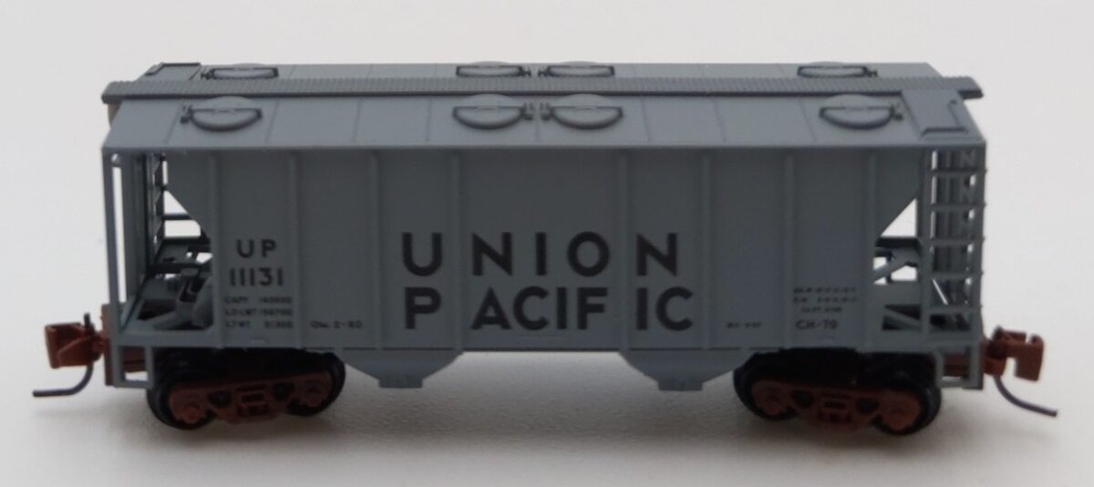Micro-Trains 53100081 Z Union Pacific PS-2 2-Bay 70-Ton Covered Hopper #11131 LN/Box
