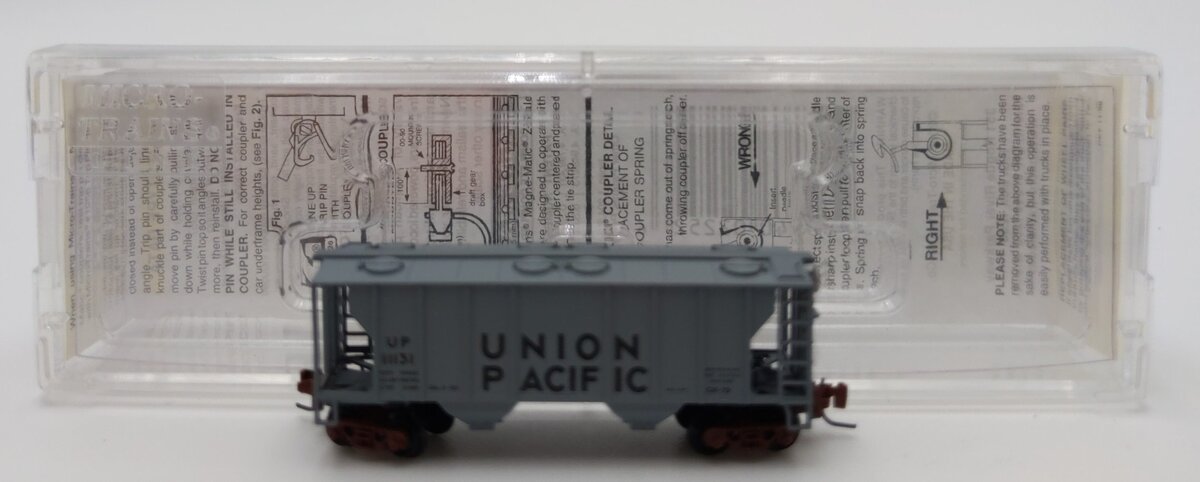 Micro-Trains 53100081 Z Union Pacific PS-2 2-Bay 70-Ton Covered Hopper #11131 LN/Box