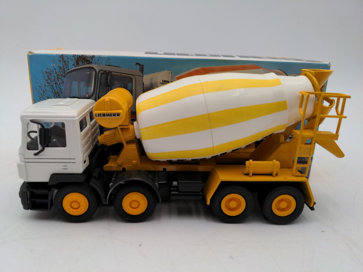 Conrad 4165 1:50 Scale Diecast MAN Liebherr 904 Cement Mixer VG/Box
