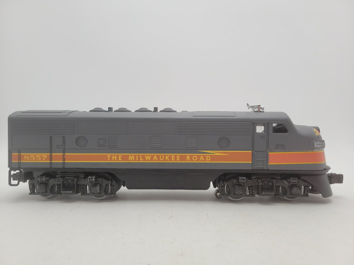 Lionel 6-8557 O Milwaukee Road F3 A Non-Powered Diesel Locomotive #8557 EX/Box
