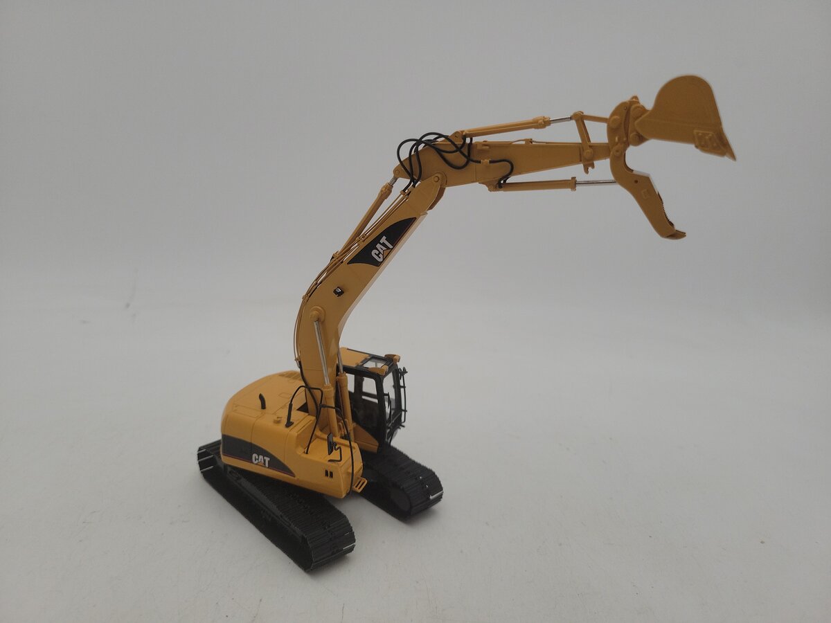 CCM  320C Cat 1:48 Scale Caterpillar Cat 320C LU Excavator W/Bucket & Thumb #065 LN/Box