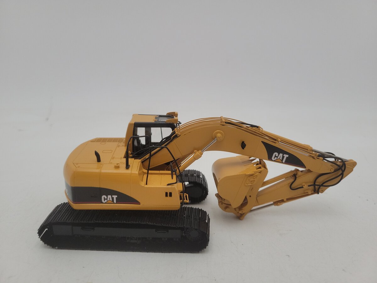 CCM  320C Cat 1:48 Scale Caterpillar Cat 320C LU Excavator W/Bucket & Thumb #065 LN/Box