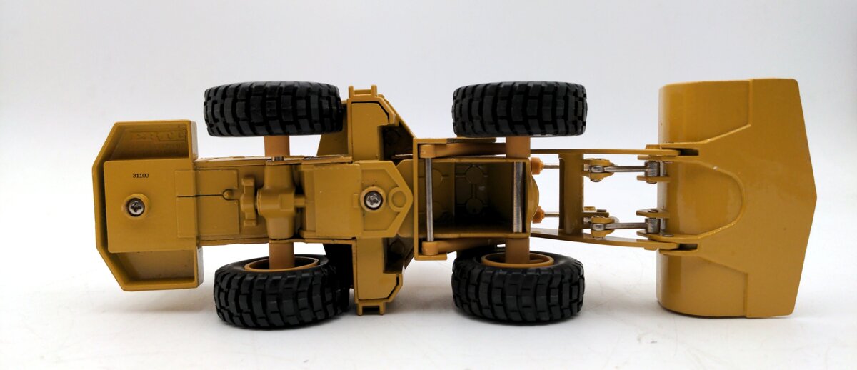 Ertl 2435 1:50 Scale Caterpillar 988B Wheel Loader NIB