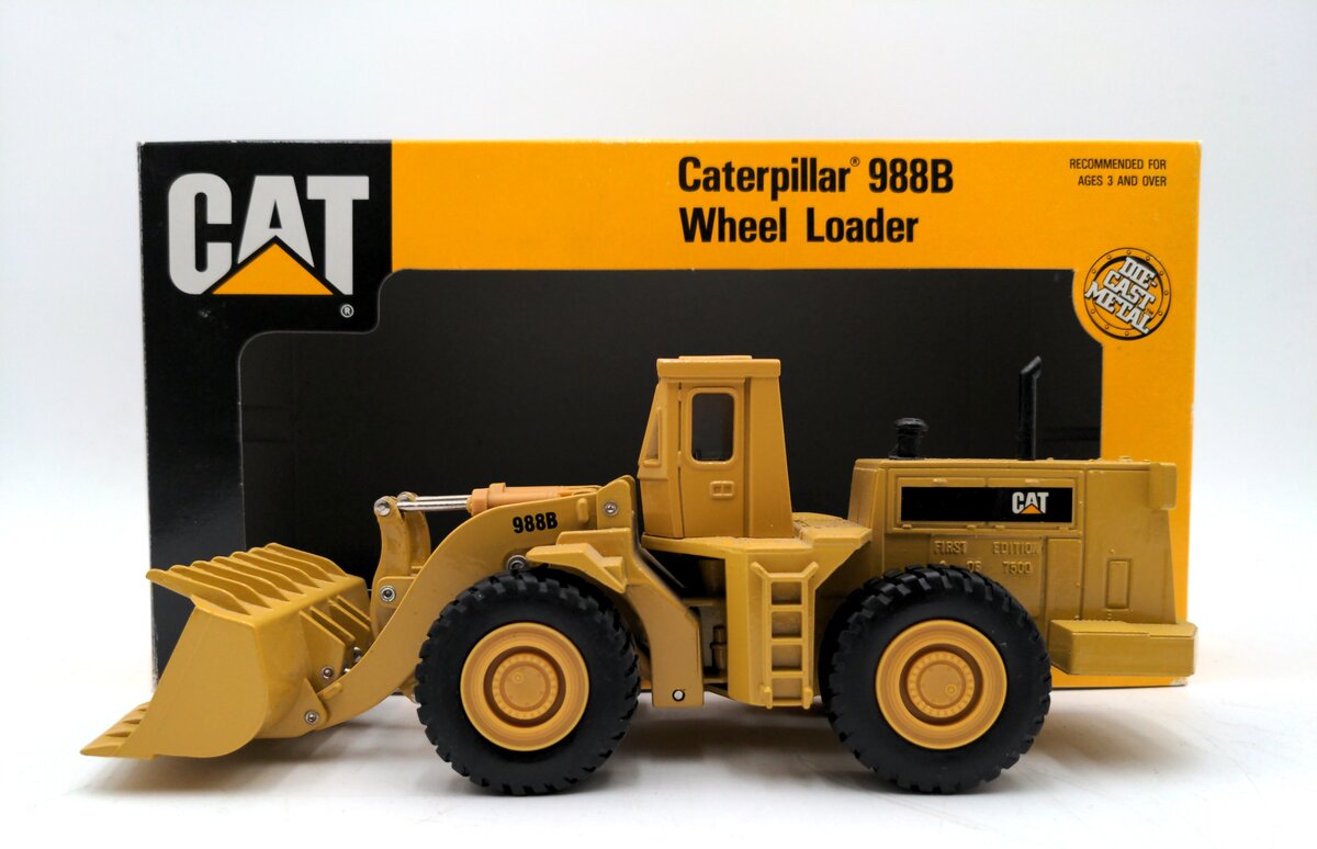 Ertl 2435 1:50 Scale Caterpillar 988B Wheel Loader NIB