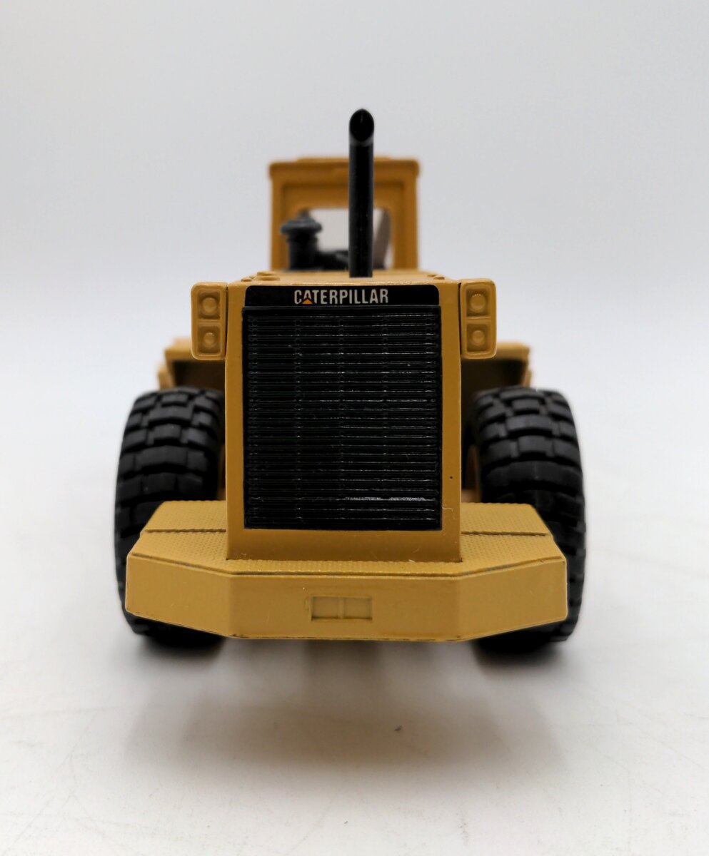 Ertl 2435 1:50 Scale Caterpillar 988B Wheel Loader NIB