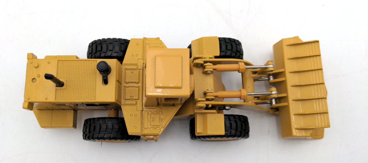 Ertl 2435 1:50 Scale Caterpillar 988B Wheel Loader NIB