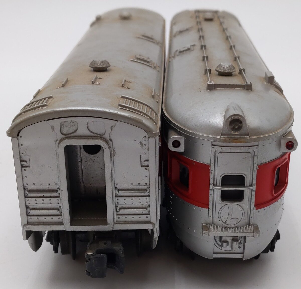 Lionel Vintage O Red Stripe Passenger Cars 2444, 2446 [2] VG/Box