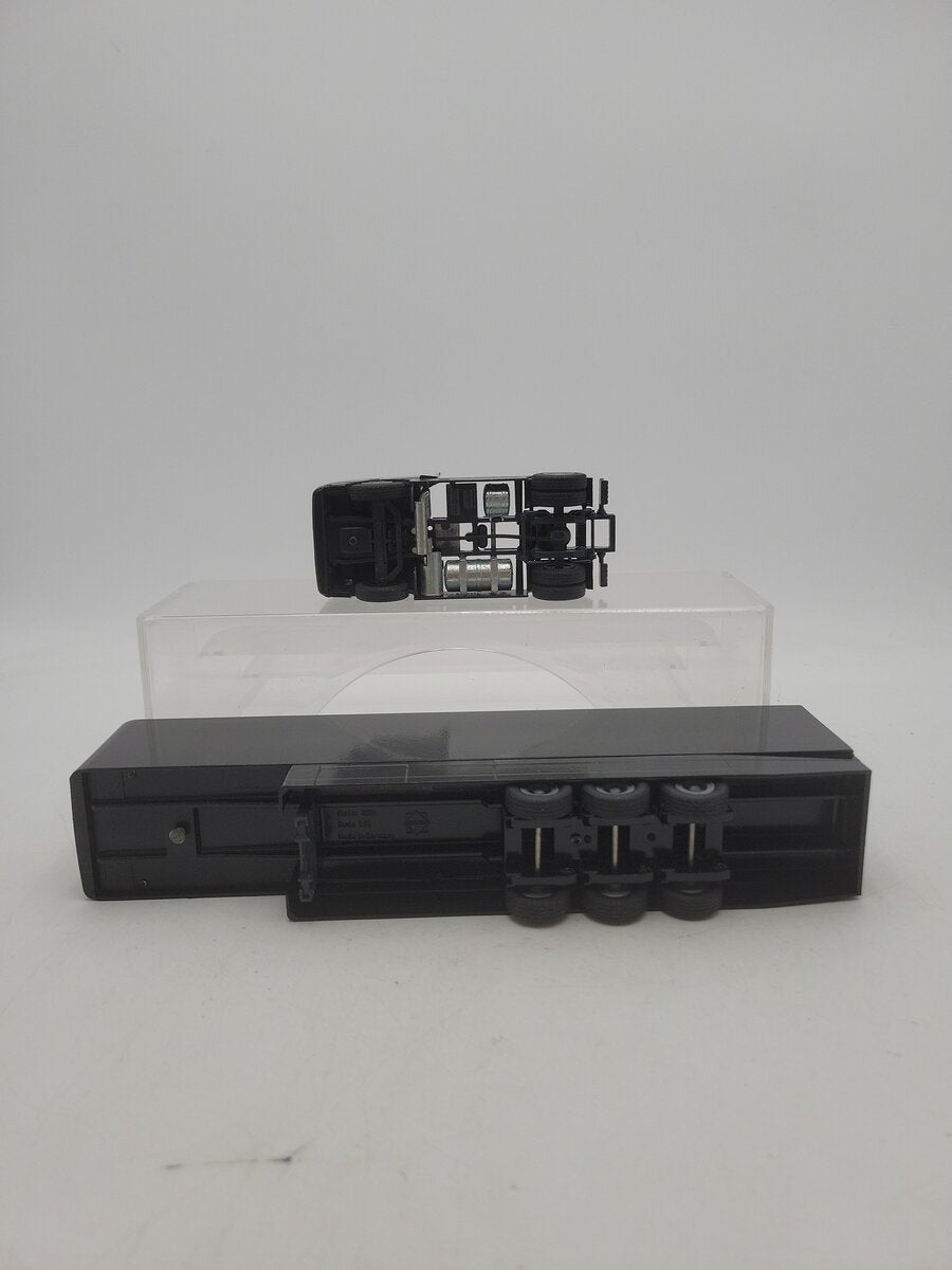 Conrad 4604-01 1:50 Scale Black Volvo FH12 Semi W/Van Body Die Cast Model EX/Box