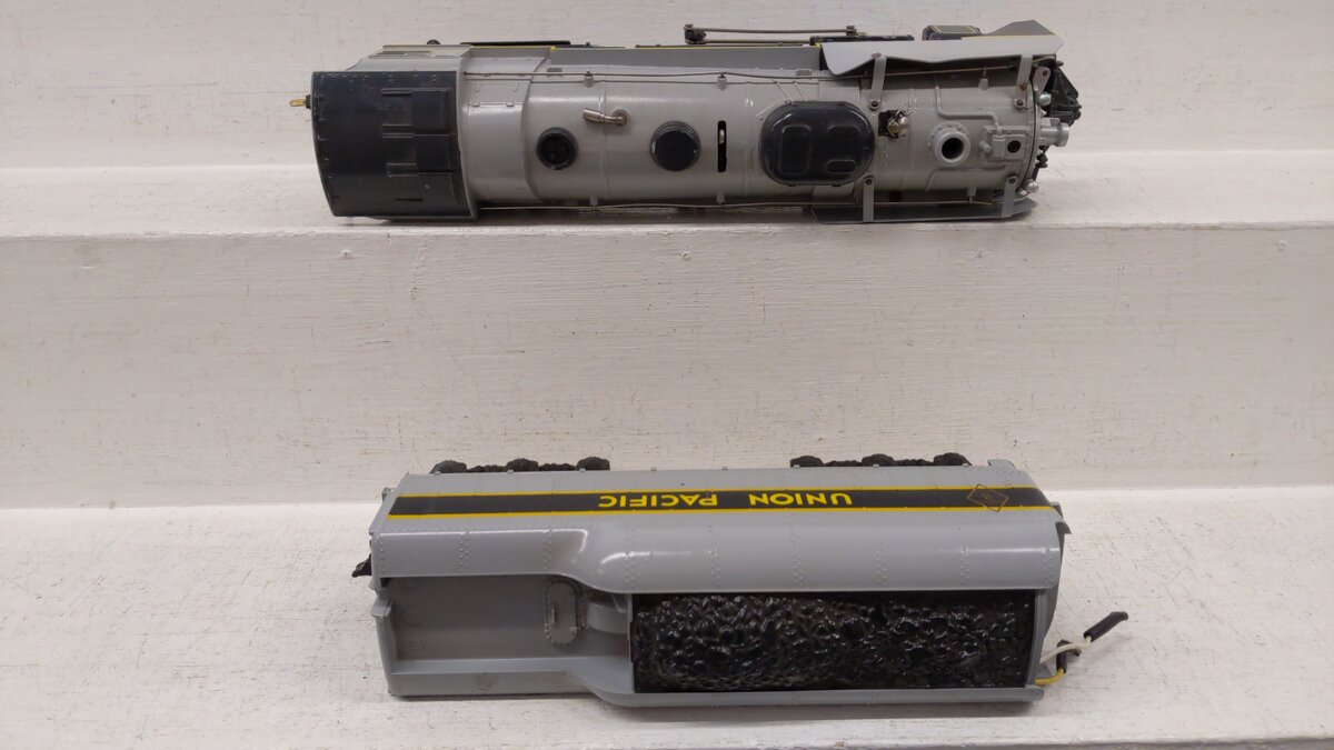 Lionel 6-8002 O Union Pacific Berkshire 2-8-4 Steam Locomotive & Tender #8002 VG