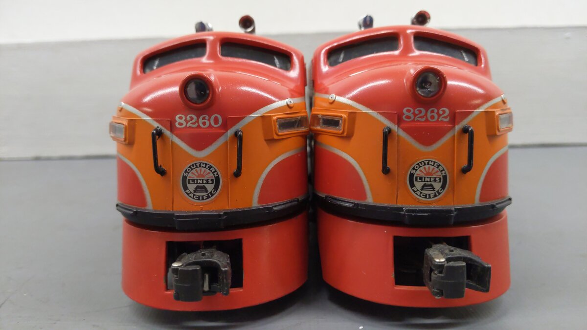 Lionel 6-8260 O Gauge Southern Pacific F3 AA Diesel Locomotive Set #8260/8262 VG/Box