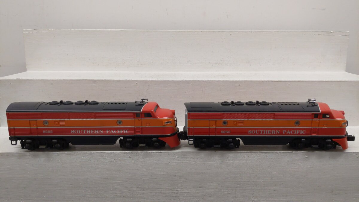 Lionel 6-8260 O Gauge Southern Pacific F3 AA Diesel Locomotive Set #8260/8262 VG/Box