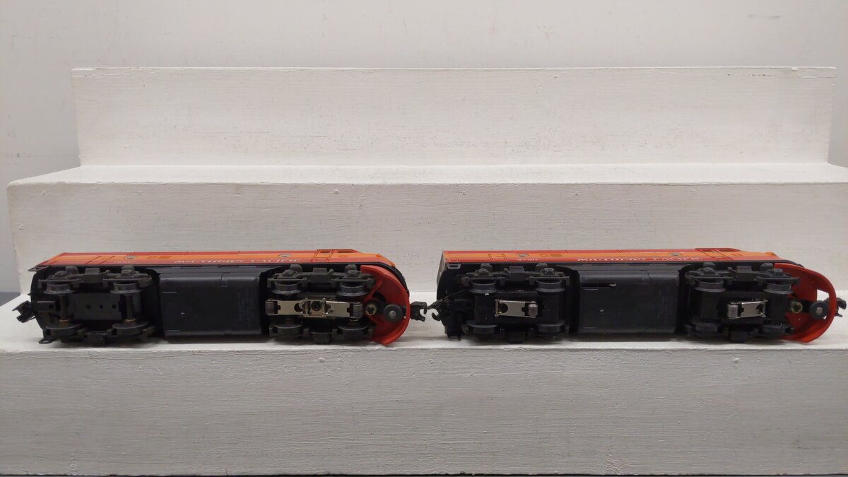 Lionel 6-8260 O Gauge Southern Pacific F3 AA Diesel Locomotive Set #8260/8262 VG/Box