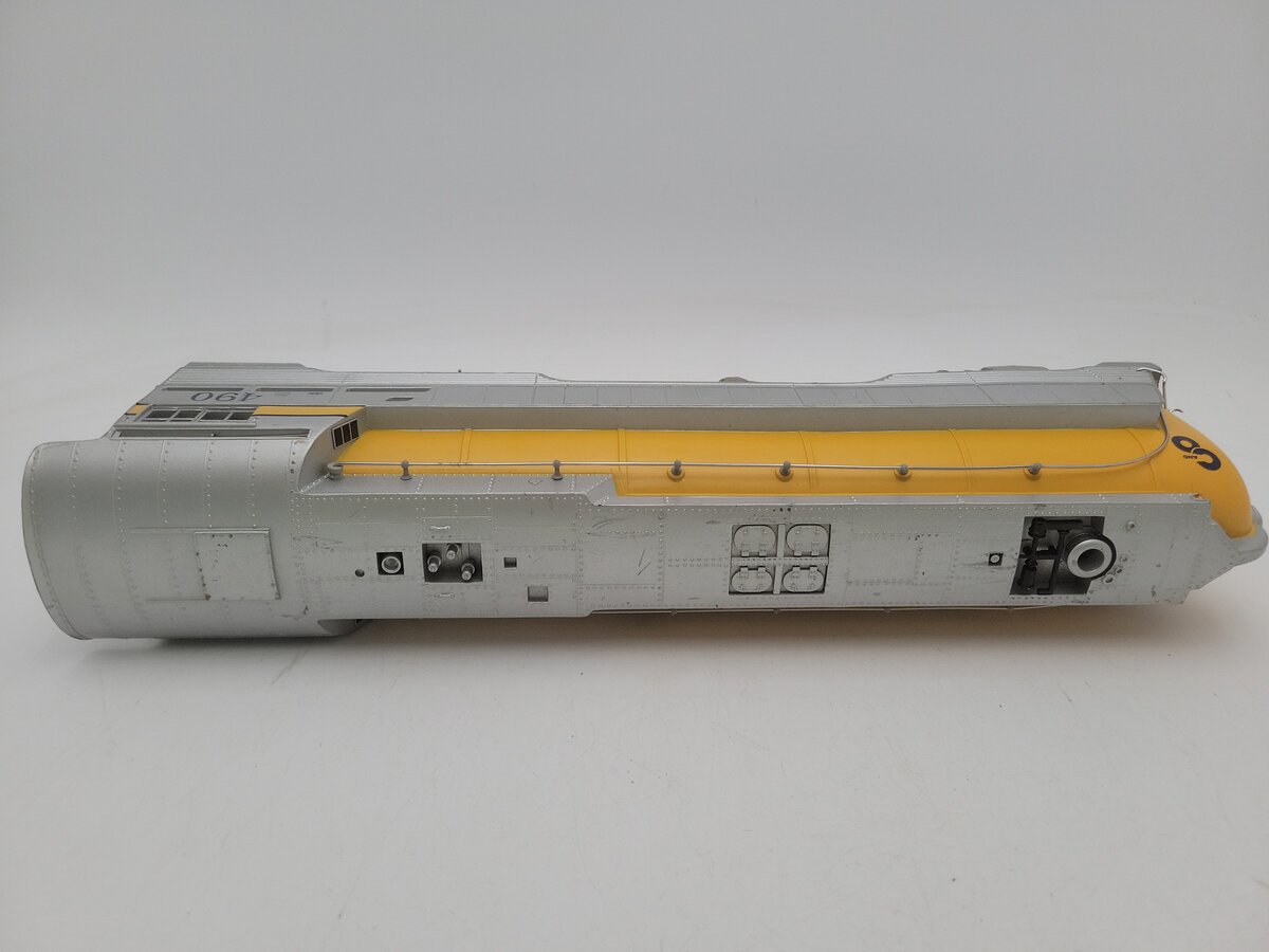 Lionel 6-18043 O Chesapeake & Ohio Streamlined Hudson #490 with RSII VG
