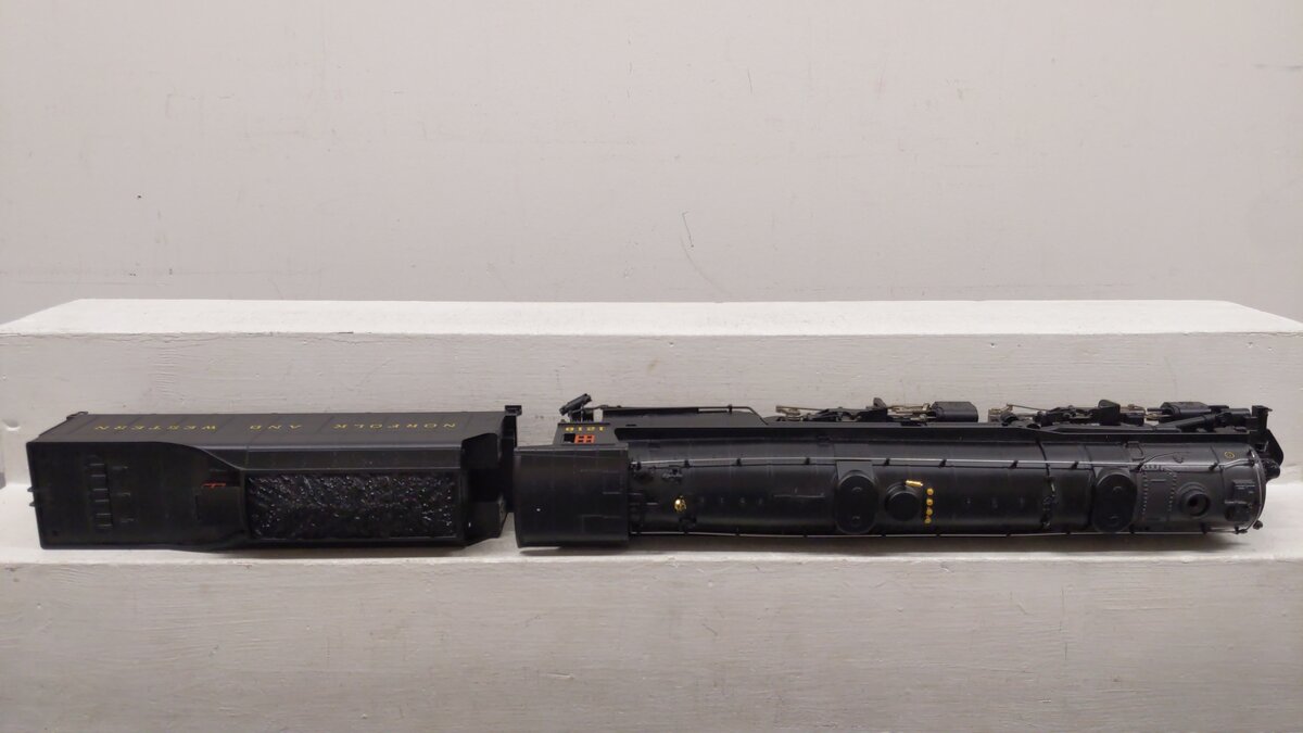 Lionel 6-28052 O Gauge N&W Class A Articulated 2-6-6-4 Steam Loco & Tender #1218 EX/Box