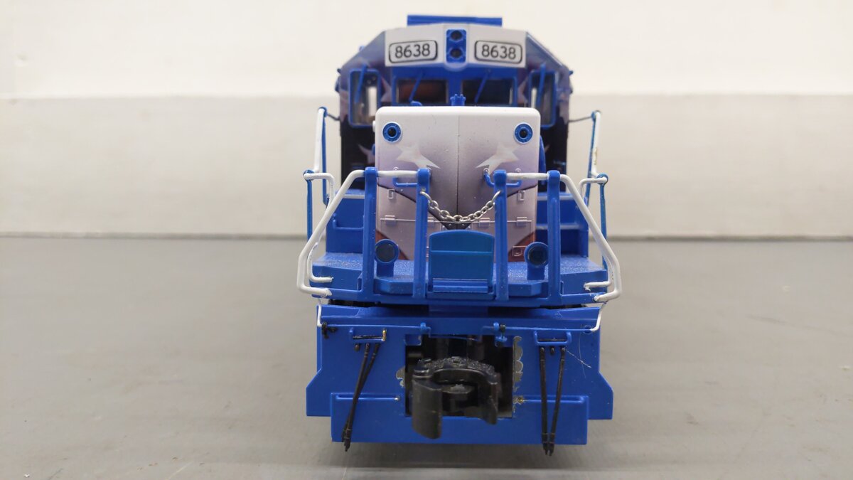 Lionel 2233559 BTO Savage Non-Powered SD40-2 Diesel Locomotive #8638 EX/Box