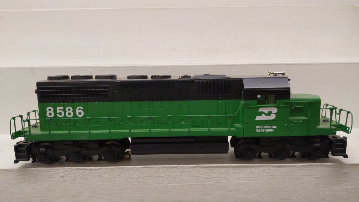 Lionel 6-18208 O Gauge Burlington Northern SD-40 Dummy Diesel Locomotive #8586 VG/Box
