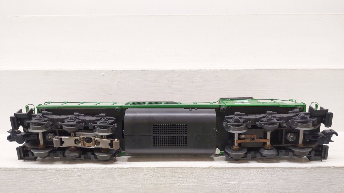 Lionel 6-18208 O Gauge Burlington Northern SD-40 Dummy Diesel Locomotive #8586 VG/Box