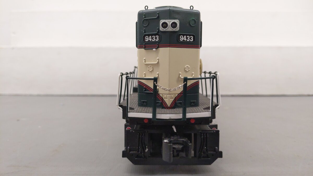 Lionel 6-28223 BNSF SD-70 Diesel Locomotive #9433 VG/Box