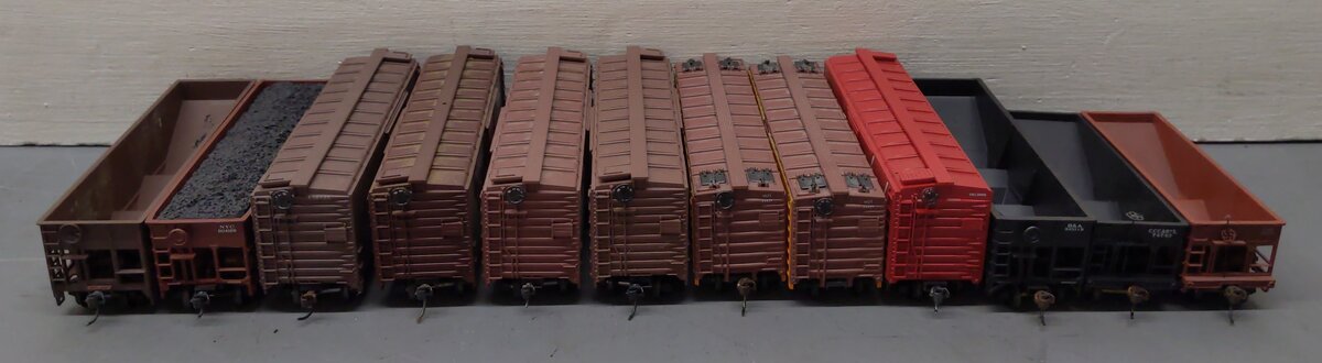 Bowser & Other HO Scale Assorted Freight Cars [12] VG