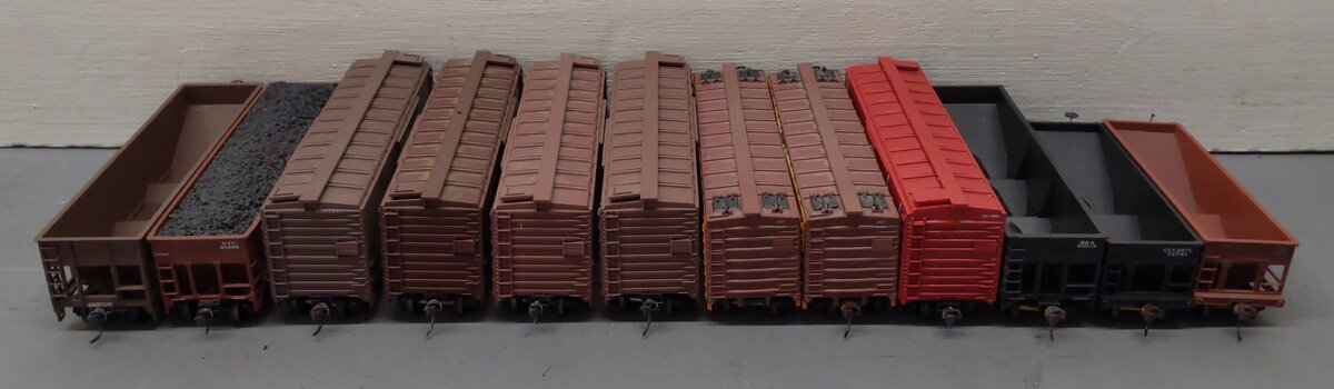 Bowser & Other HO Scale Assorted Freight Cars [12] VG