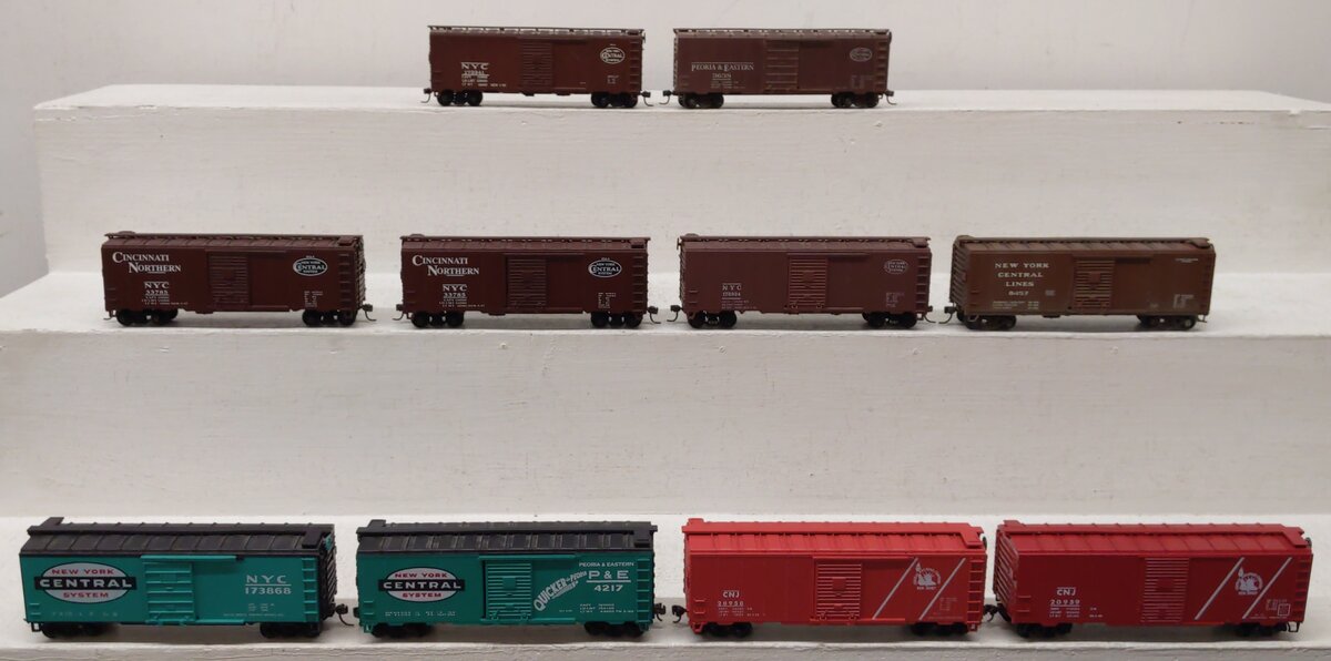Roundhouse & Other HO Scale Boxcars [10] VG