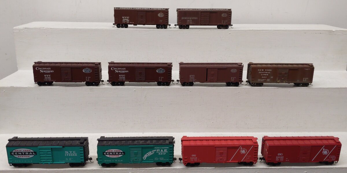 Roundhouse & Other HO Scale Boxcars [10] VG
