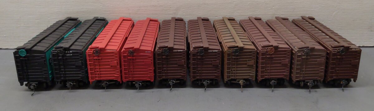 Roundhouse & Other HO Scale Boxcars [10] VG