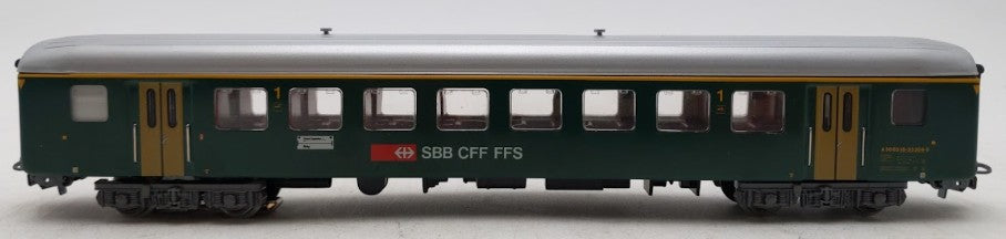 Marklin 4066 HO Scale Passenger Coach of the Swiss Railways EX/Box