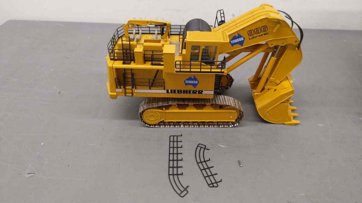 Conrad 2811 1:50 Scale Yellow Diecast Liebherr Hydraulic Excavator R996 Litronic EX/Box