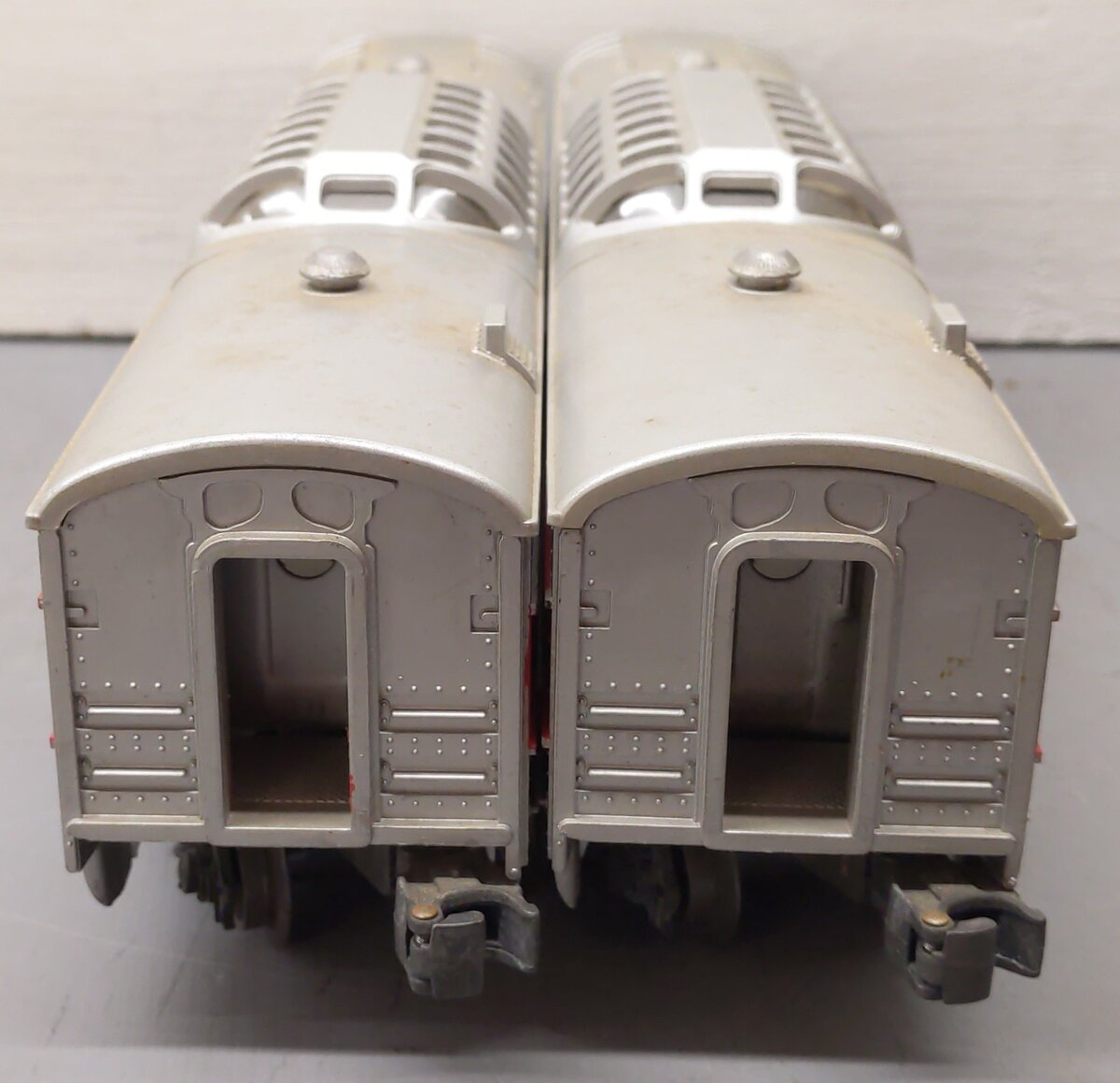 Lionel 2442 Vintage O Lionel Lines Clifton Red Stripe Vista Dome Cars [2] VG/Box