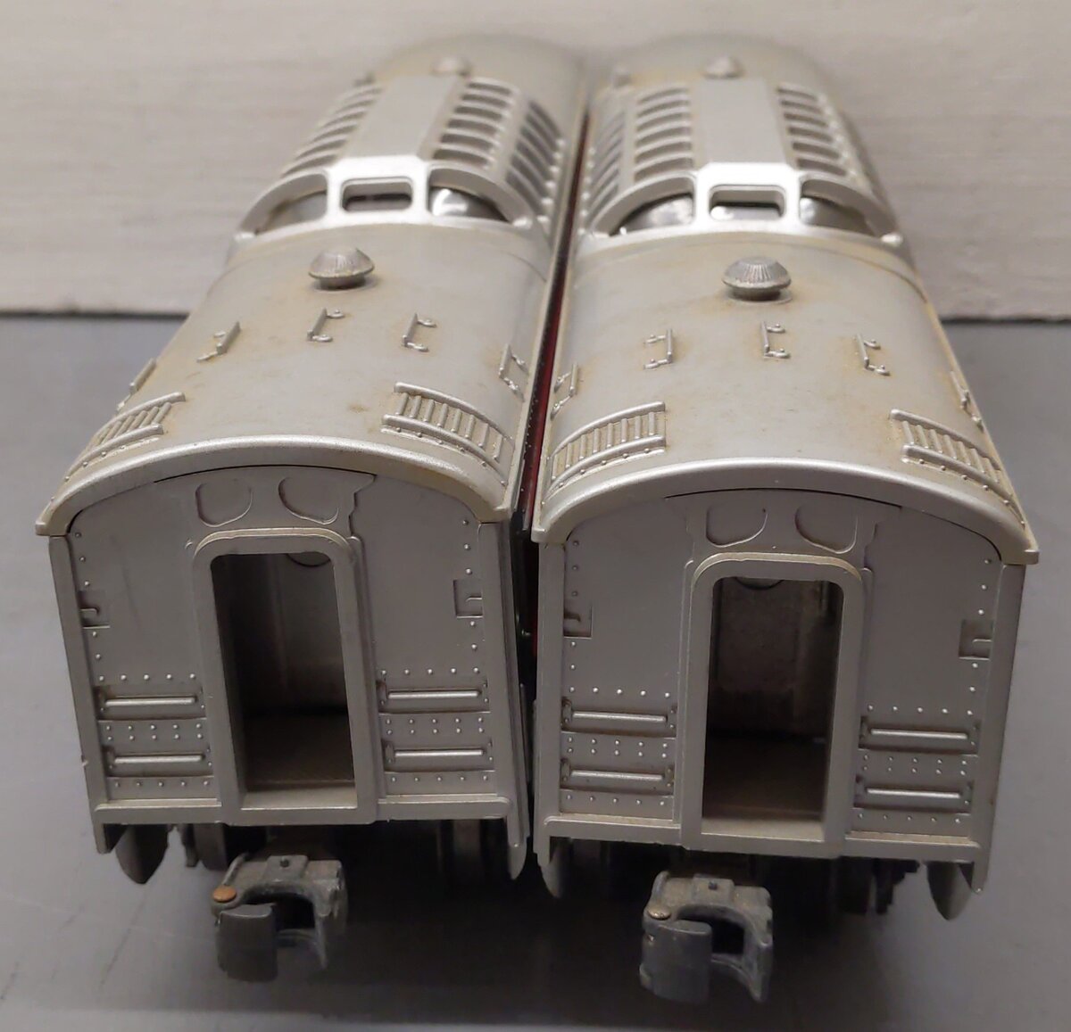 Lionel 2442 Vintage O Lionel Lines Clifton Red Stripe Vista Dome Cars [2] VG/Box