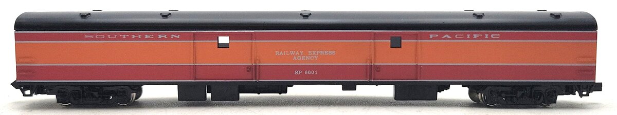 Con-Cor 0001-04081F N Scale Southern Pacific Daylight 85' Baggage Car LN/Box