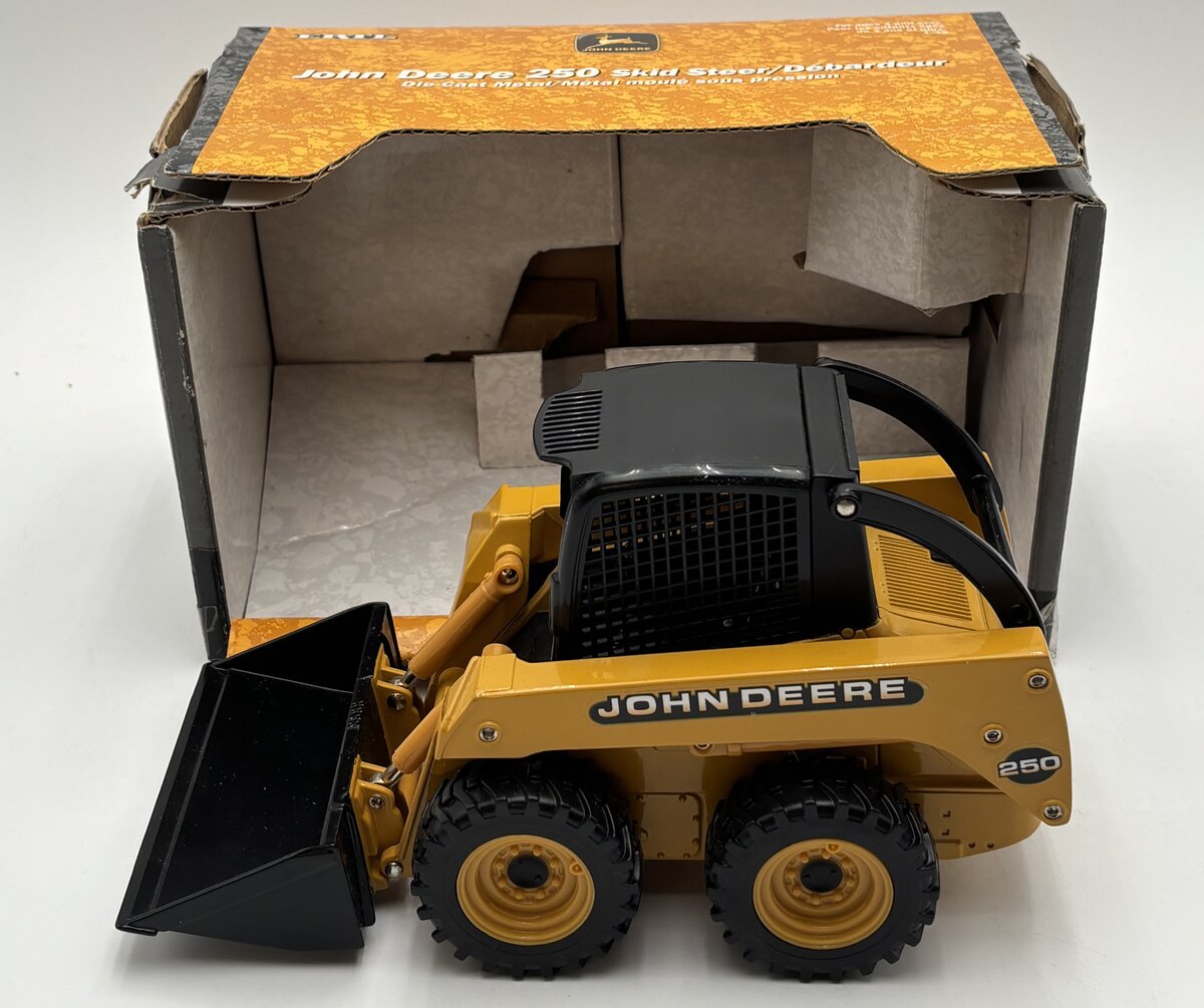 Ertl 15011 1:16 Scale Diecast John Deere 250 Skid Steer EX/Box