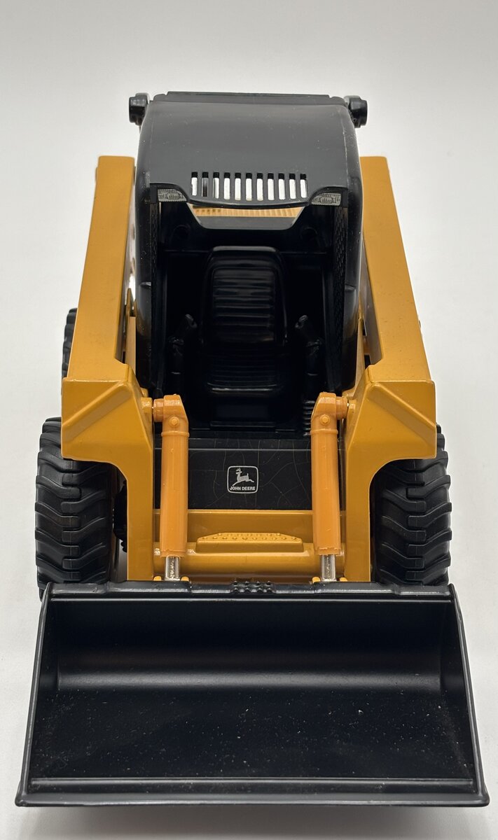 Ertl 15011 1:16 Scale Diecast John Deere 250 Skid Steer EX/Box