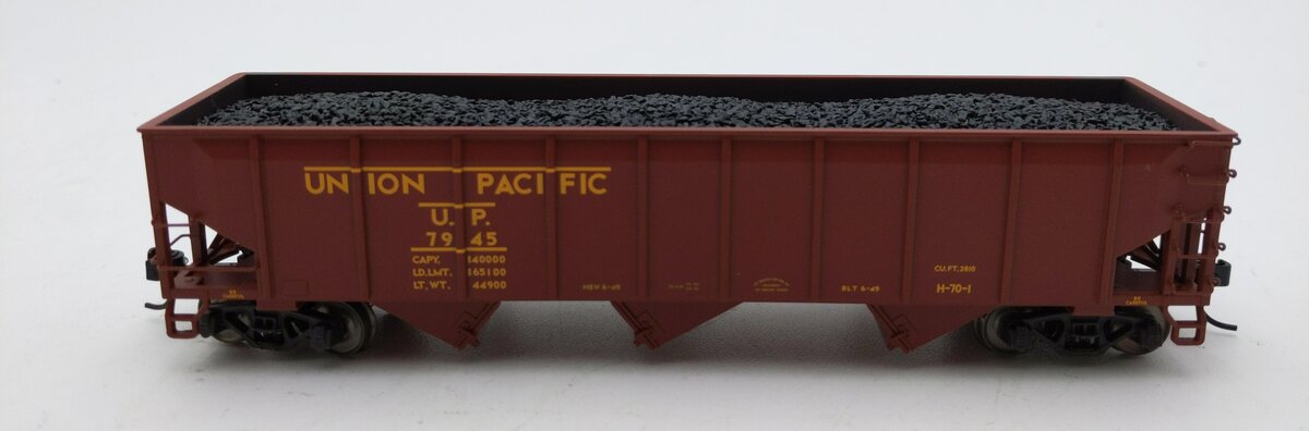 Trix 24902-17 HO Scale Union Pacific 3-Bay Hopper w/Coal Load #7945 LN/Box