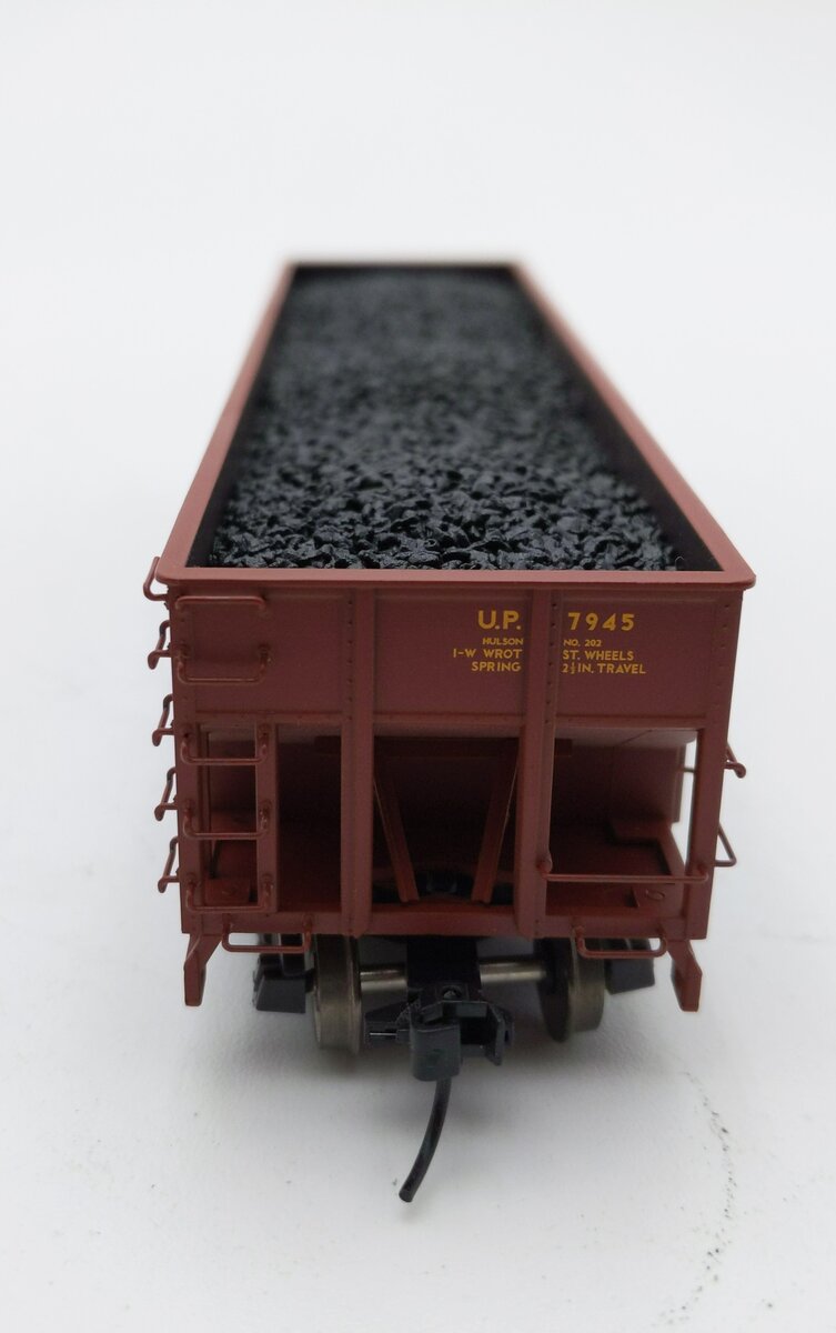Trix 24902-17 HO Scale Union Pacific 3-Bay Hopper w/Coal Load #7945 LN/Box