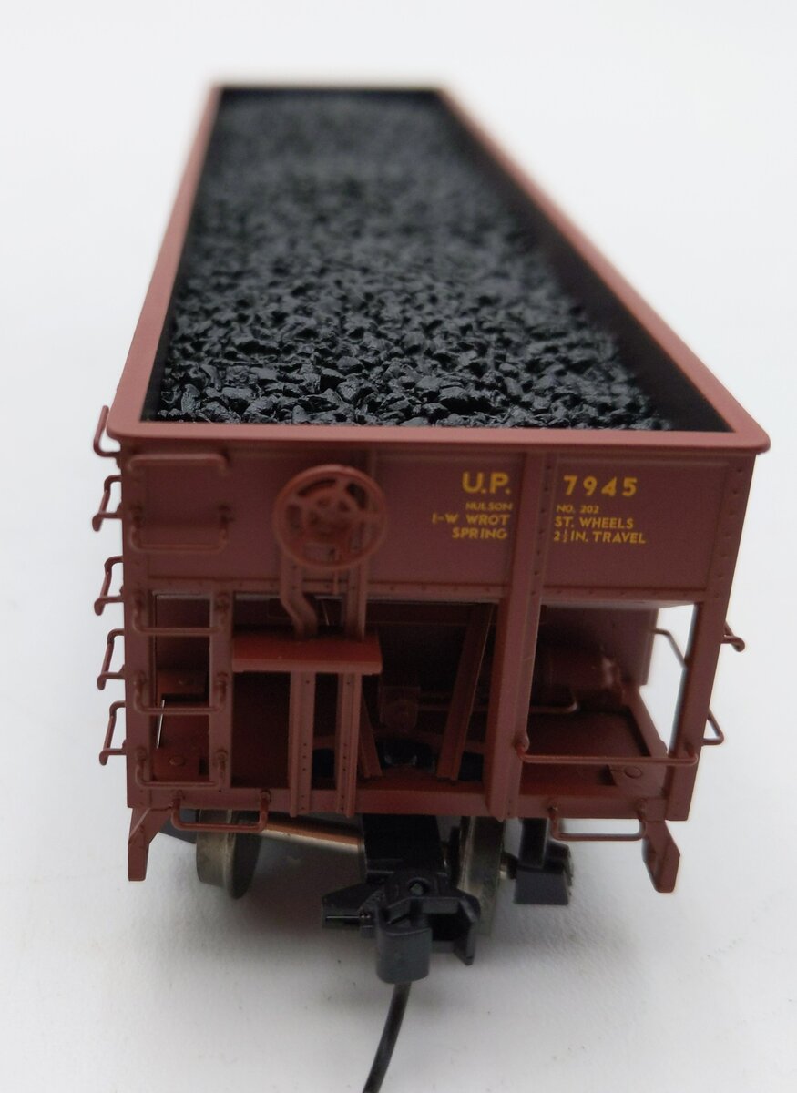 Trix 24902-17 HO Scale Union Pacific 3-Bay Hopper w/Coal Load #7945 LN/Box