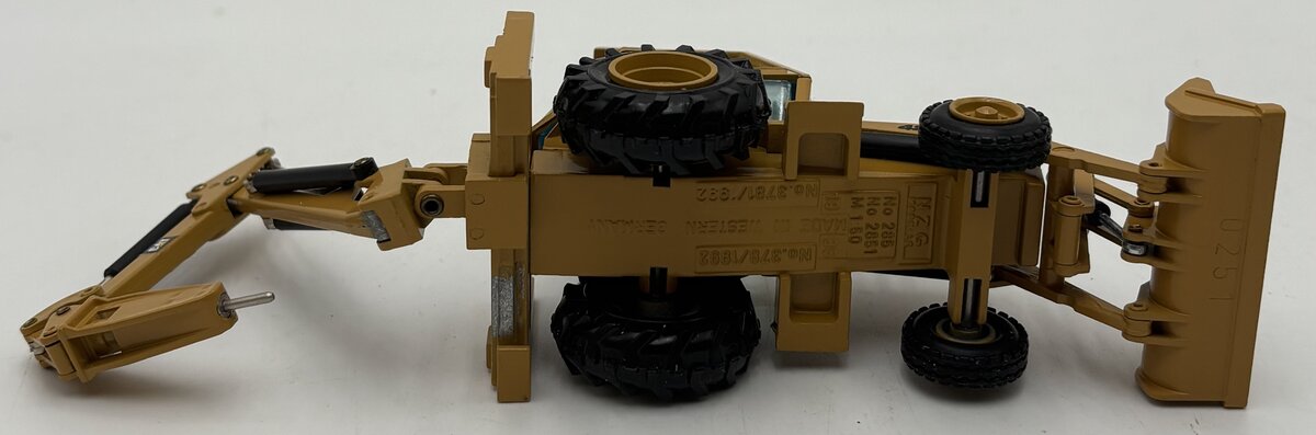 NZG 378/1 1:50 Scale Diecast 428 Backhoe Loader With Hydraulic Hammer LN/Box