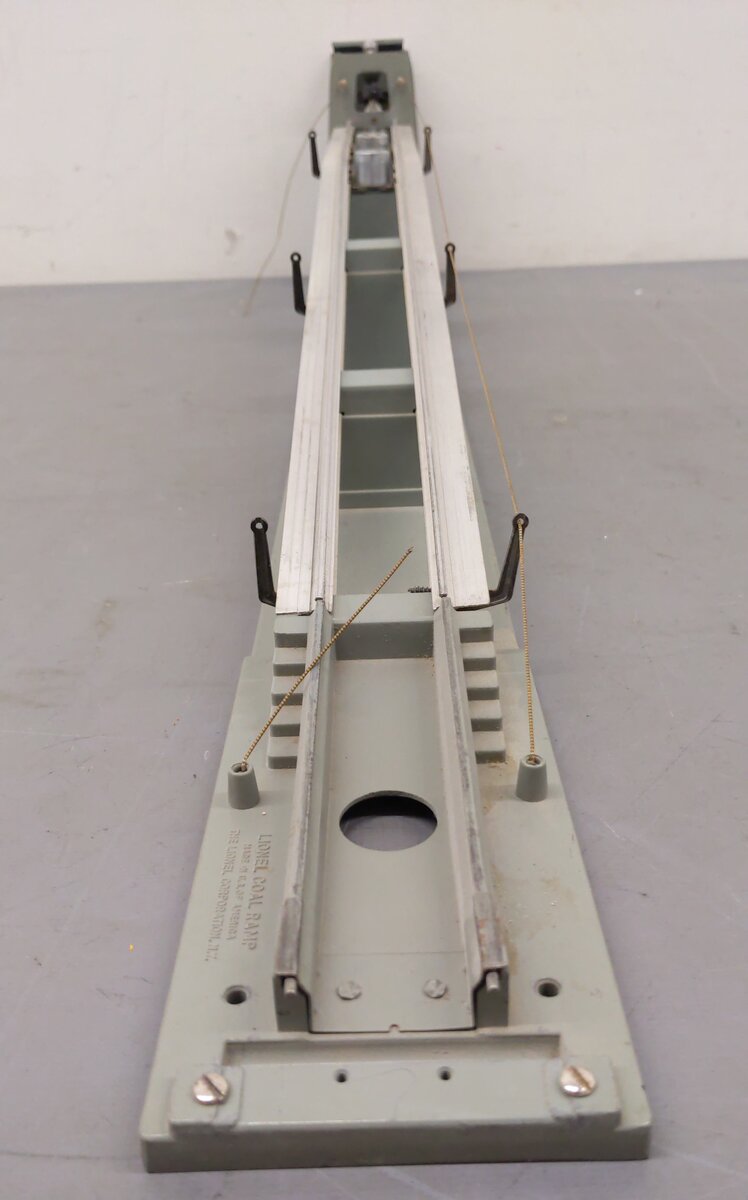 Lionel 456 Vintage O Operating Coal Ramp/Box