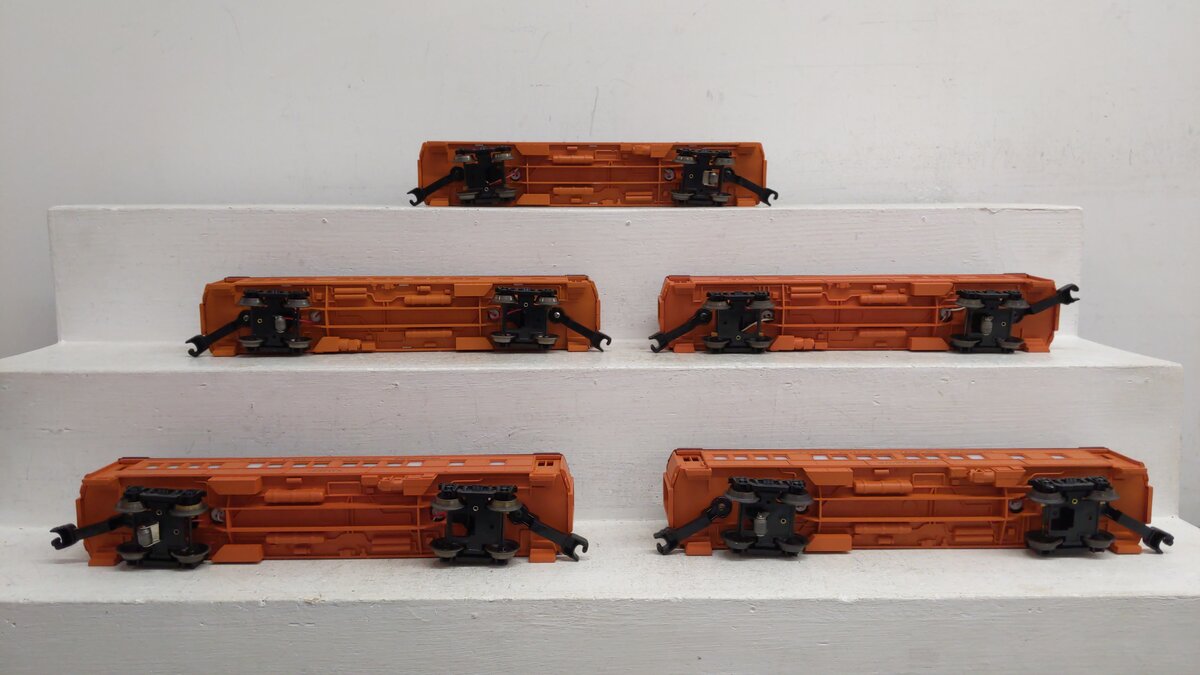 Lionel  O Gauge Assorted Passenger Cars: 9504, 9501, 9506, 9505, 9511 [5] EX/Box