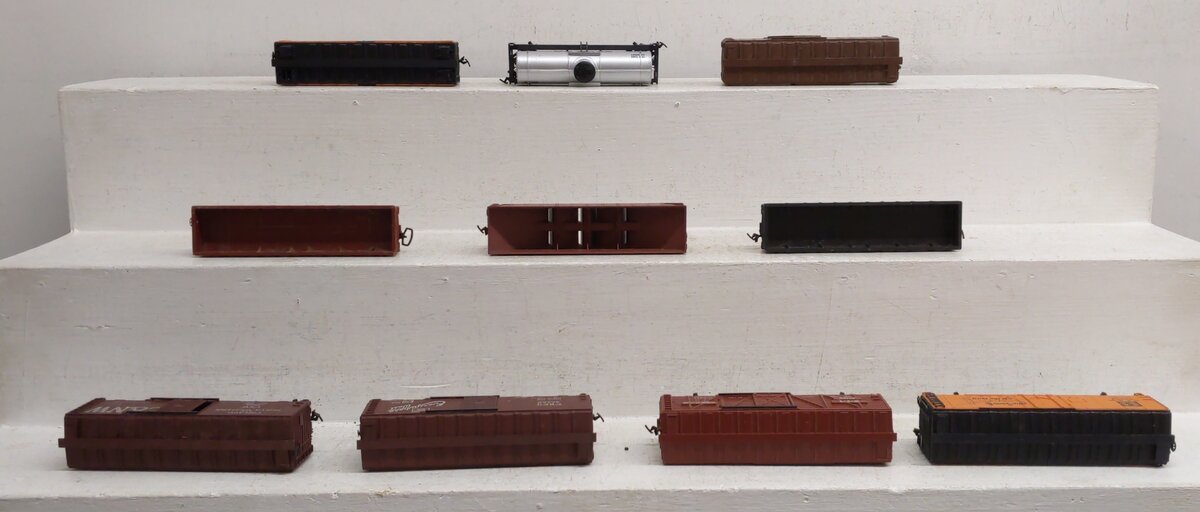 Assorted HO Scale Freight Cars [10] EX