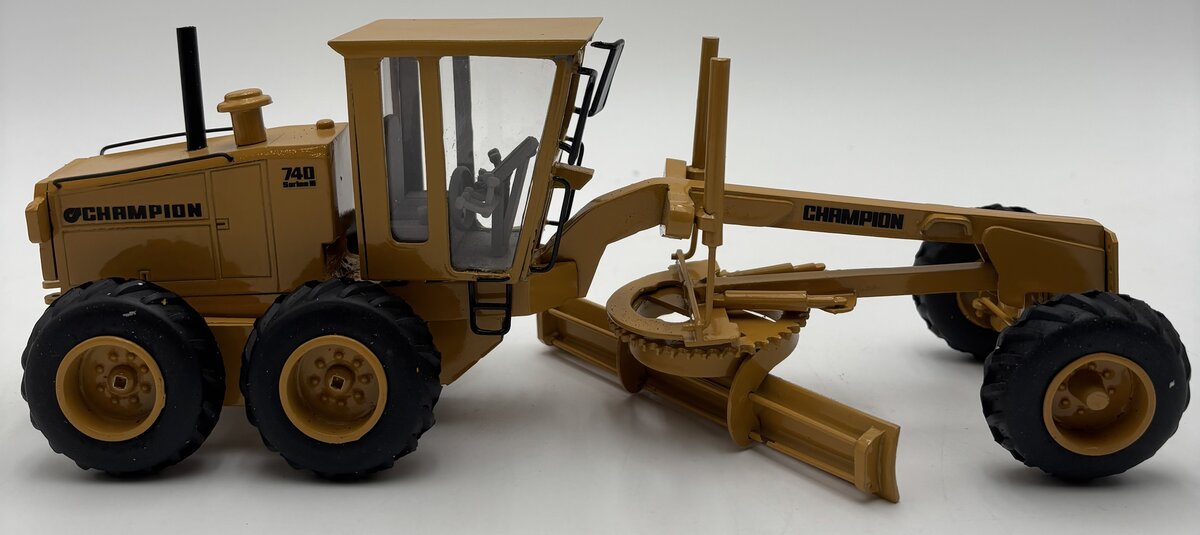 Champion 1:32 Champion Series III 740 Motor Grader LN