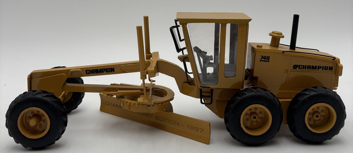 Champion 1:32 Champion Series III 740 Motor Grader LN