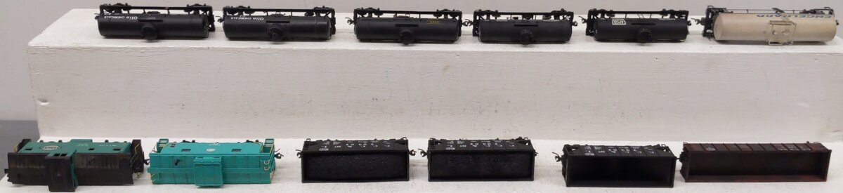 Atlas & Others HO Scale Assorted Freight Cars; 79367 x3, 71385, 17260, [12] VG