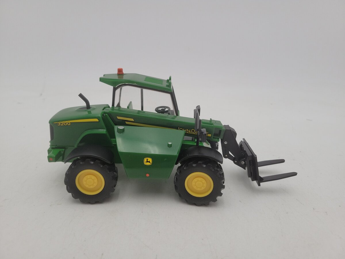 Ertl 40062 1:32 Scale Britains John Deere 3200 Telehandler With Forklift Tines EX/Box