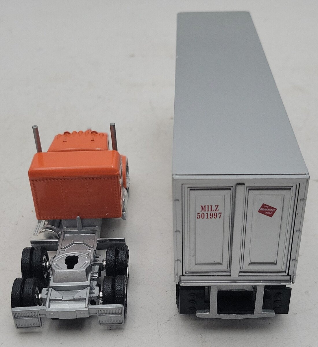 Lionel 6-52116 Milwaukee Road Tractor Trailer LN/Box