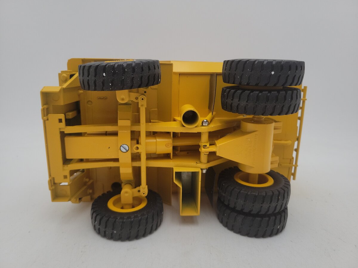 OHS Models 523 1:50 Scale Yellow Komatsu 685E/Philippi-Hagenbuch Tanker Die Cast VG/Box