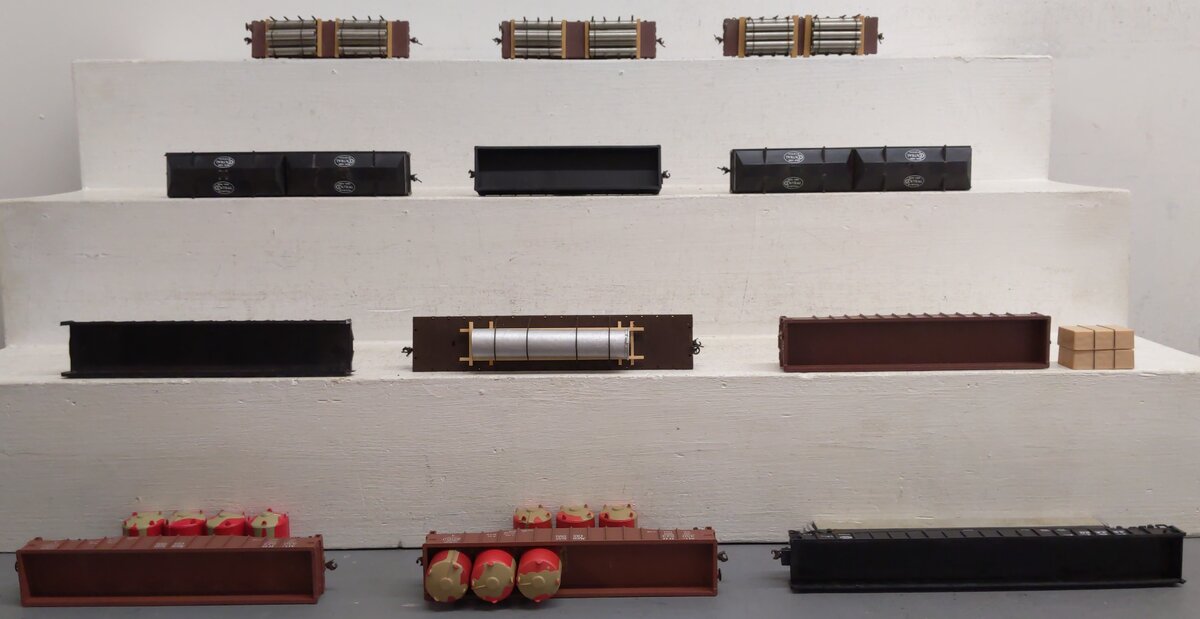 Plastic HO Scale Freight Cars [12] VG